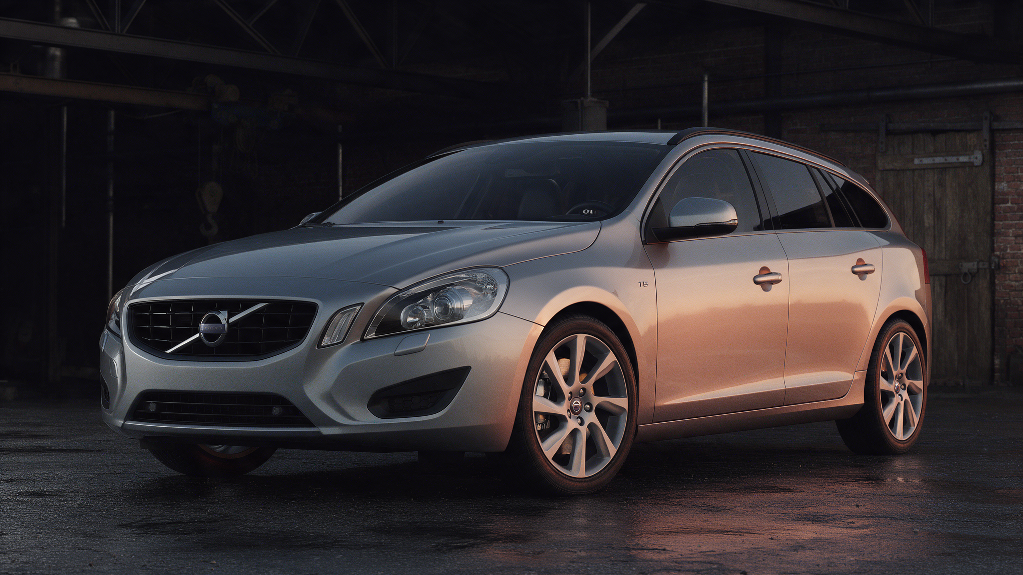 Volvo V60 D4 stationwagen in donkere werkplaats