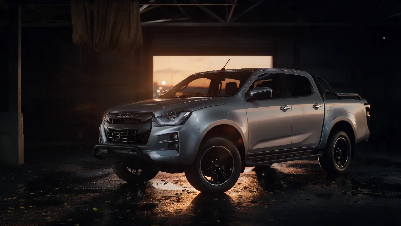 Isuzu D-Max 1.9D in een donkere werkplaats met oranje licht