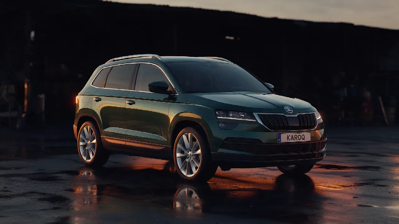 Skoda Karoq 2.0 TSI 190 chiptuning in donkere werkplaats bij schemering