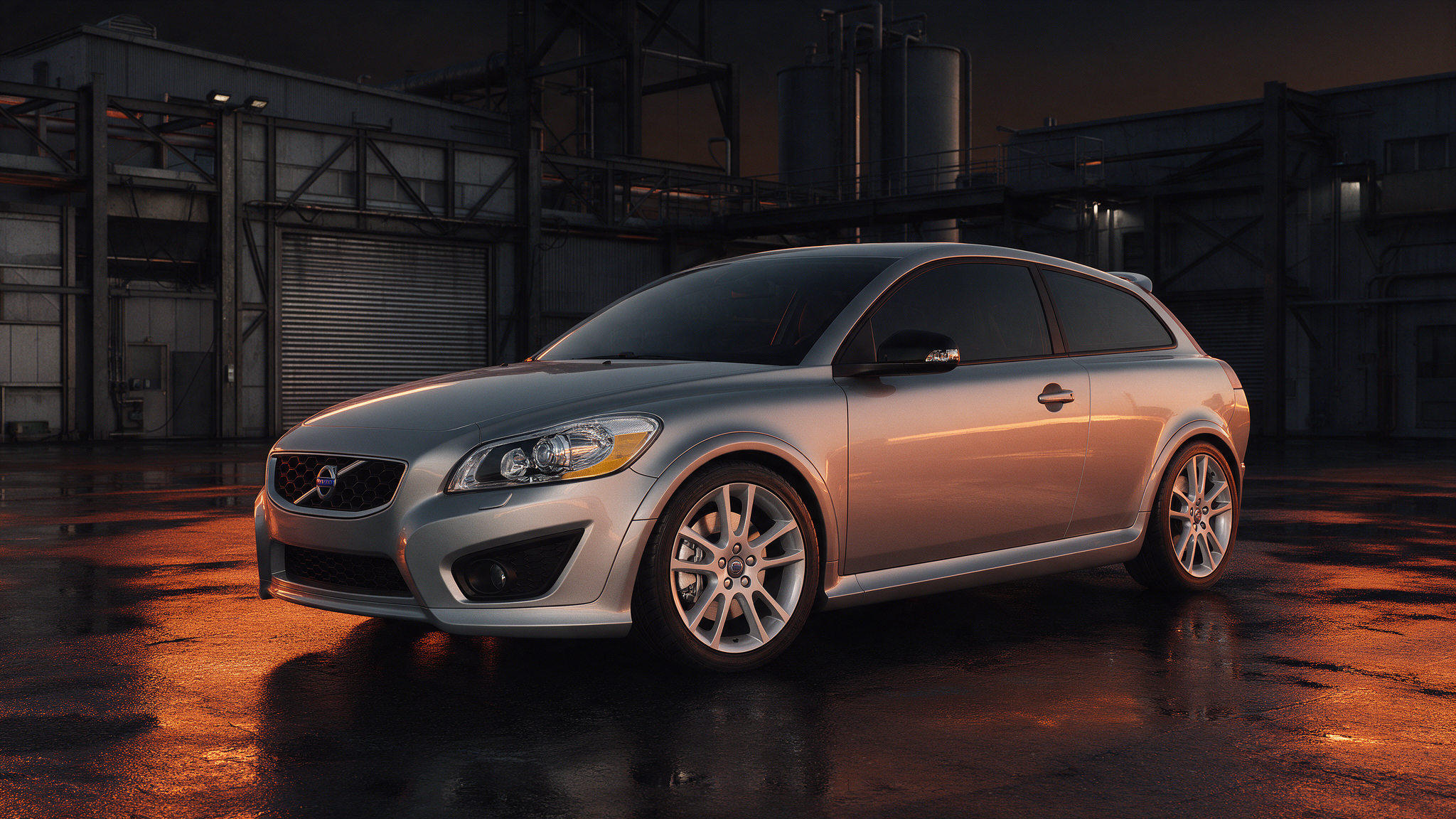 Volvo C30 T5 R-Design in zilver in een donkere werkplaats