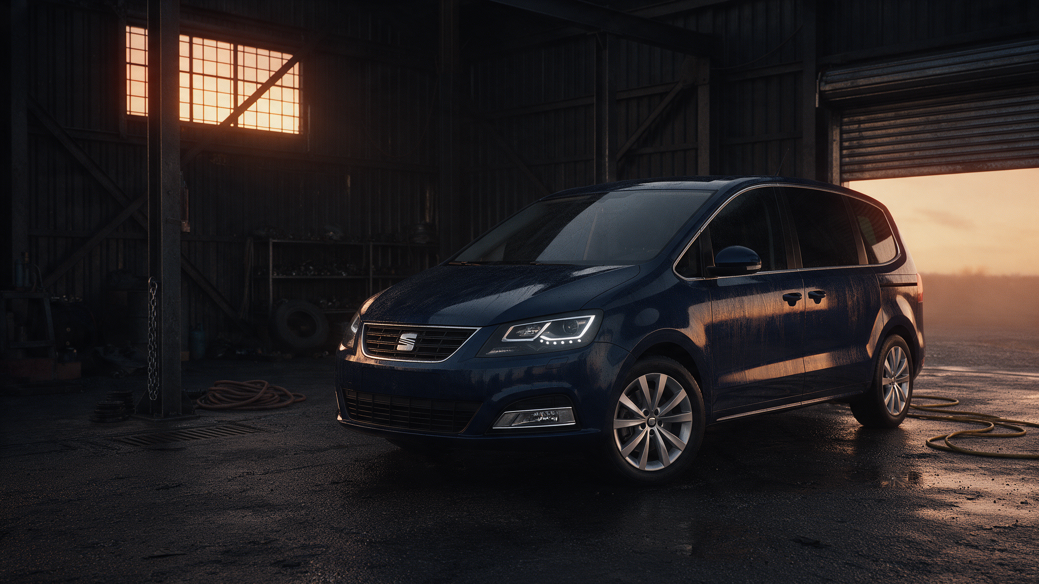 Seat Alhambra in een donkere werkplaats bij schemering