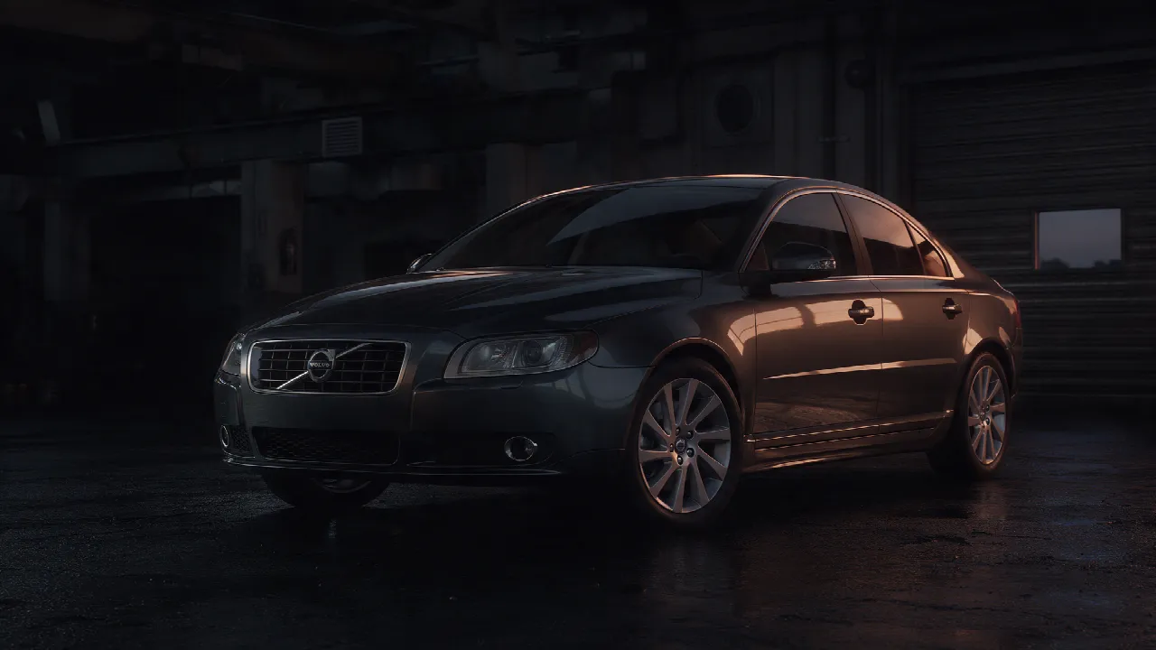 Donkergrijze Volvo S80 sedan in een donkere werkplaats
